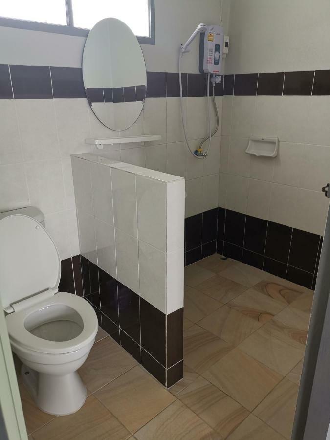 צ'ום טונג סטודיו דירות בגודל 18 מר עם 1 חדרי רחצה פרטיים בBan Luang מראה חיצוני תמונה